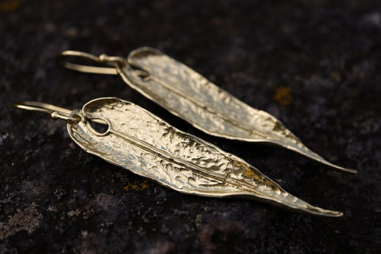 Exquisite Anthurium Dangle Earrings: Embrace Nature's Allure!
